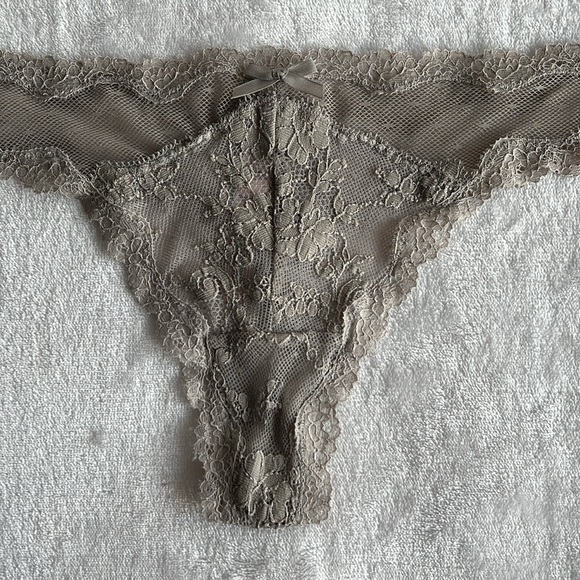 Victoria’s Secret Gray Lace Thong Panty Size M - Picture 3 of 6